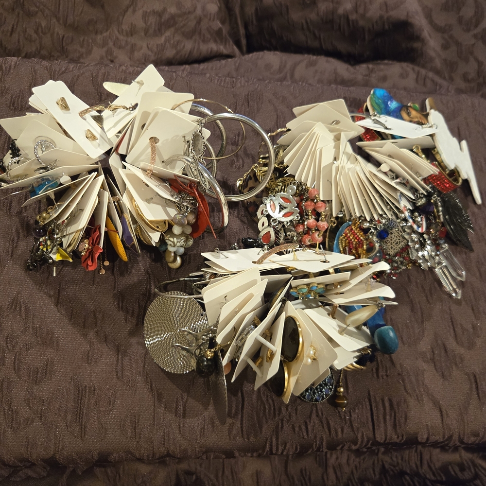 Pierced Earring Lot. Vintage & Modern. Stud & Dangle. Mixed Metals. Over 95 Pair - Picture 7 of 13